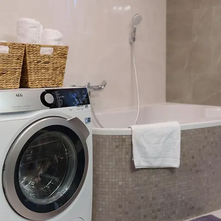 דירה Luxury With Sauna - 185 M2 *