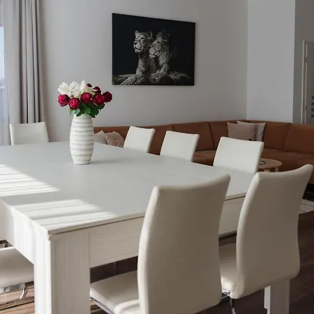 דירה Luxury With Sauna - 185 M2 קושיצה