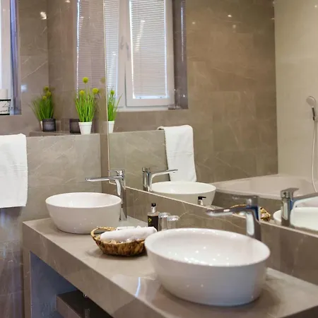 דירה Luxury With Sauna - 185 M2